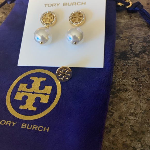 NEW Crystal Pearl logo drop earrings - Picture 4 of 5